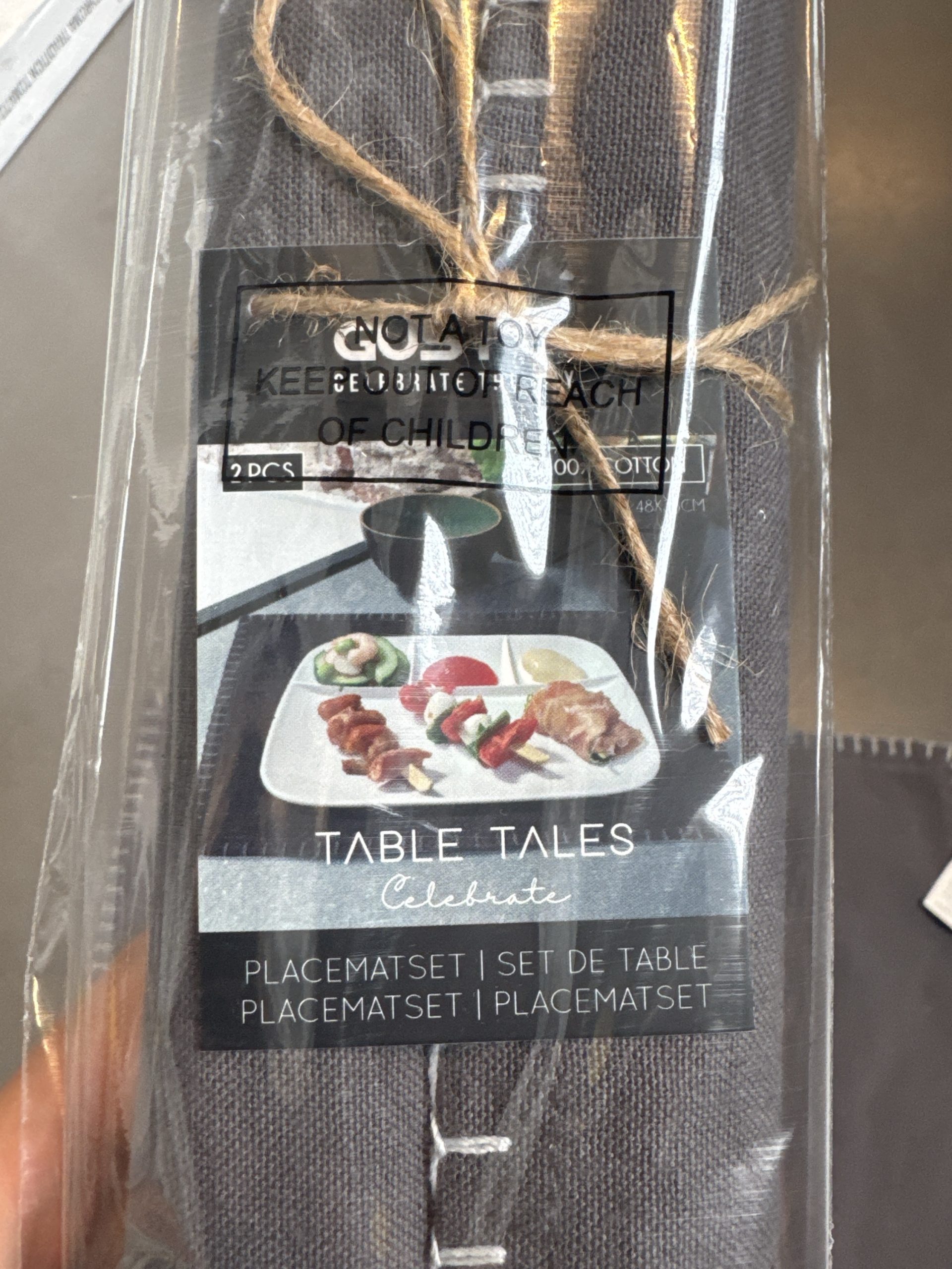 Gusta table tales set